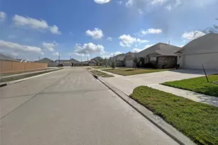 10250 Whitney Reach Dr, Rosharon, TX 77583 - Photo 2