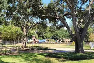 2231 Triway Ln, Houston, TX 77043 - Photo 2