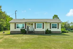 302 Britt Bailey Blvd, Angleton, TX 77515 - Photo 4