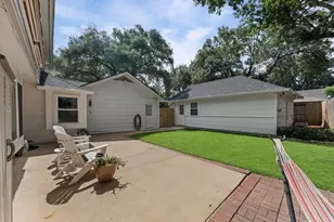3030 Broadmoor Dr, Sugar Land, TX 77478 - Photo 12