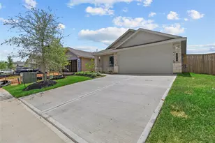 571 Belle Spgs Ln, Conroe, TX 77301 - Photo 2