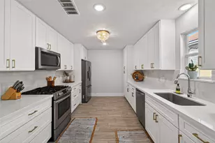 2320 43rd St, Galveston, TX 77550 - Photo 6