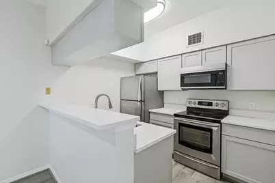 2626 Holly Hall Street #605, Houston, TX 77054 - Photo 6
