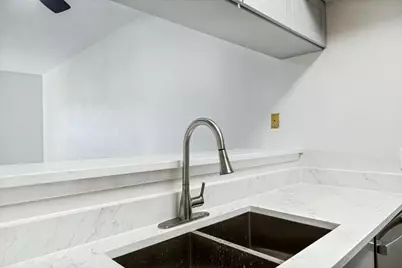 2626 Holly Hall Street #605, Houston, TX 77054 - Photo 8