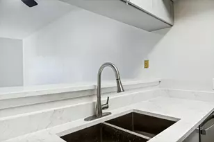 2626 Holly Hall St, Houston, TX 77054 - Photo 8