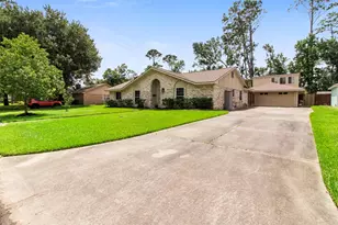 2818 Frostwood Cir, Dickinson, TX 77539 - Photo 2
