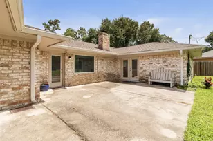 2818 Frostwood Cir, Dickinson, TX 77539 - Photo 22