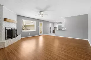 2818 Frostwood Cir, Dickinson, TX 77539 - Photo 8