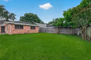 1519 Hitherfield Dr, Sugar Land, TX 77498 - Photo 18