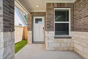 14210 Granger Pointe Ln, Conroe, TX 77302 - Photo 2