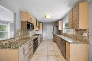 8106 Montridge Dr, Houston, TX 77055 - Photo 4