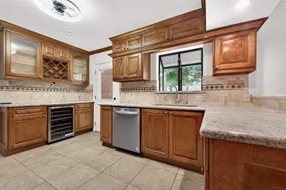 5422 Hummingbird Street, Houston, TX 77096 - Photo 4
