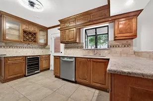 5422 Hummingbird St, Houston, TX 77096 - Photo 4