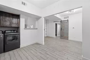 2100 Tanglewilde St, Houston, TX 77063 - Photo 14