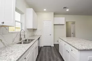 2811 Topiary Ln, Houston, TX 77014 - Photo 14