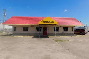 202 N Mechanic St, El Campo, TX 77437 - Photo 1