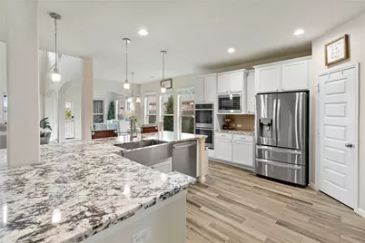 14926 Lake Shore Avenue, Mont Belvieu, TX 77523 - Photo 22