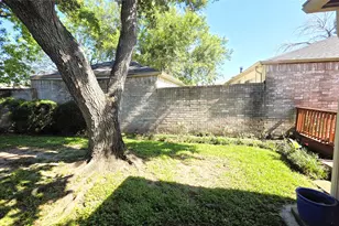 3919 Vineyard Dr, Houston, TX 77082 - Photo 8