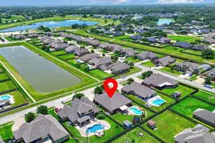 1283 Laurel Ln, Angleton, TX 77515 - Photo 2