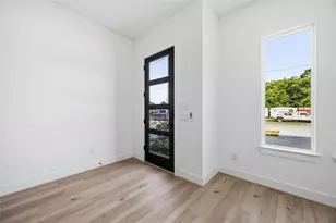 9104 Coffee St, Houston, TX 77033 - Photo 4