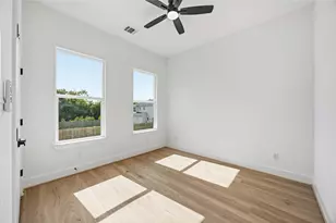 9104 Coffee St, Houston, TX 77033 - Photo 18