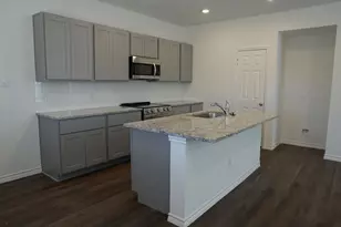 811 Stoney Pt Ln, Dayton, TX 77535 - Photo 4
