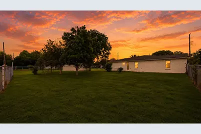 1510 Avenue K, Danbury, TX 77534 - Photo 16