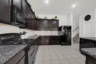 302 Vineyard Ct, Alvin, TX 77511 - Photo 6