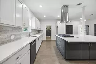 711 W Sidnor St, Alvin, TX 77511 - Photo 6