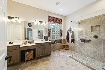 167 E Northcastle Circle, Conroe, TX 77384 - Photo 14