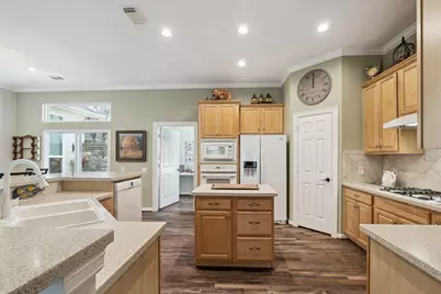 167 E Northcastle Circle, Conroe, TX 77384 - Photo 8