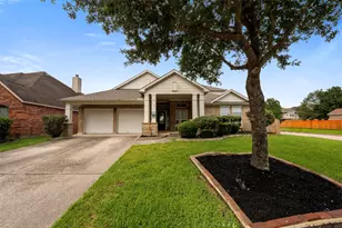 2521 Twisting Pine Ct, Kingwood, TX 77345 - Photo 2