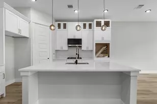993 South Ln, Houston, TX 77088 - Photo 10
