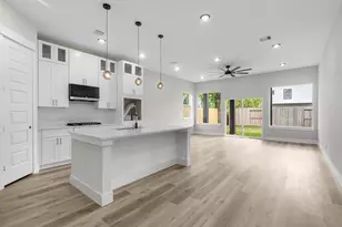 993 South Ln, Houston, TX 77088 - Photo 6