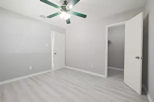 8818 Roos Rd, Houston, TX 77036 - Photo 16