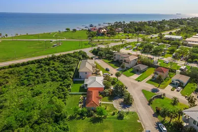 210 Debbie Lane, San Leon, TX 77539 - Photo 32