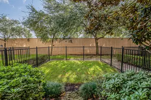 1742 French Village Dr, Houston, TX 77055 - Photo 2