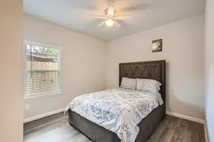 4834 Van Fleet St, Houston, TX 77033 - Photo 12
