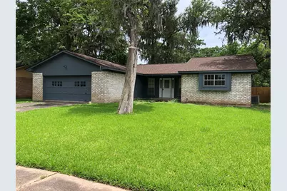 303 Dogwood Street, Lake Jackson, TX 77566 - Photo 2