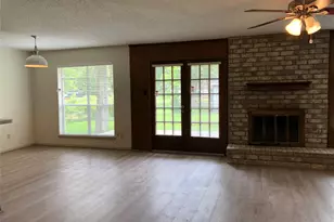 303 Dogwood St, Lake Jackson, TX 77566 - Photo 8