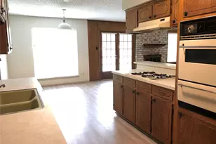 303 Dogwood St, Lake Jackson, TX 77566 - Photo 10