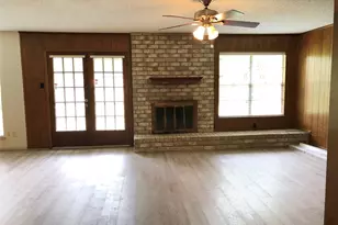 303 Dogwood St, Lake Jackson, TX 77566 - Photo 4