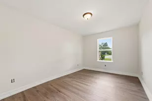 7802 Darnay Dr, Houston, TX 77033 - Photo 10