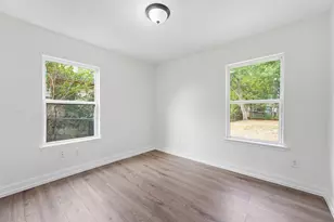 7802 Darnay Dr, Houston, TX 77033 - Photo 14