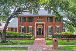 12155 Maple Rock Dr, Houston, TX 77077 - Photo 2