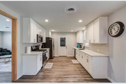 8018 Hammerly Boulevard, Houston, TX 77055 - Photo 16