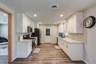 8018 Hammerly Blvd, Houston, TX 77055 - Photo 16