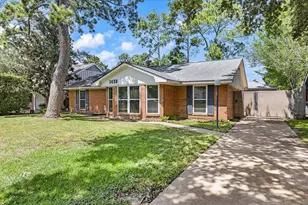 1439 Shadow Bend Dr, Houston, TX 77043 - Photo 2