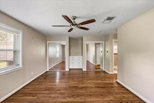 1439 Shadow Bend Dr, Houston, TX 77043 - Photo 16