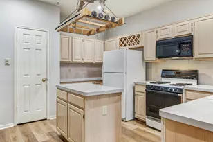 2243 Broadlawn Dr, Houston, TX 77058 - Photo 6